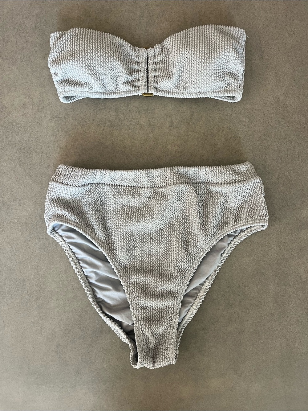 RYLEE + CRU - Women’s Textured Bandeau Bikini Set in Light Gray - Small
